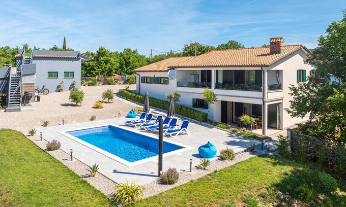 Trget Maison | 3 bedroom awesome home in Trgetari
