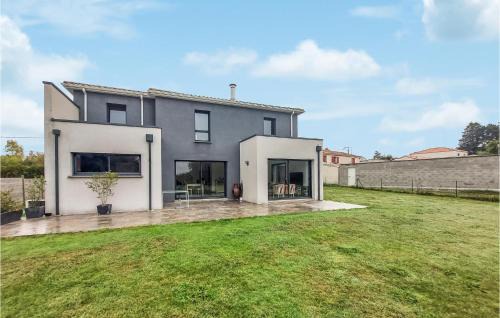 Vertou Maison | 3 Bedroom Beautiful Home In Vertou