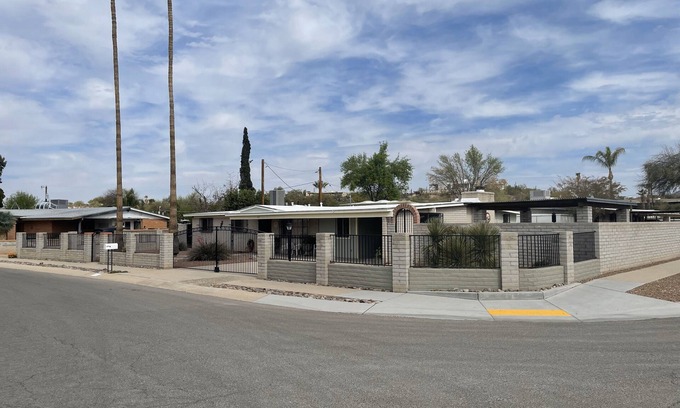 Tucson Maison | 3-bedroom building in enjoyable Tucson with AC, WiFi
