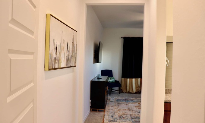 Surprise Maison | 3-bedroom building in phenomenal Surprise with WiFi, AC