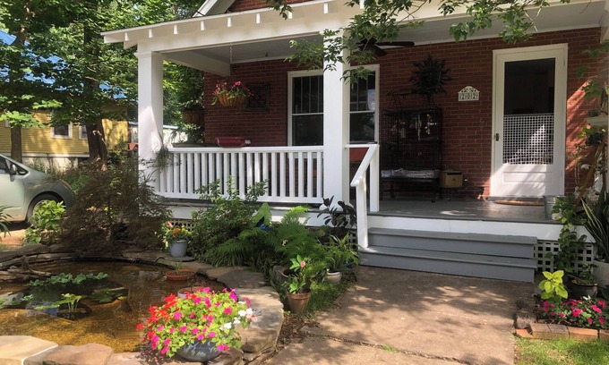 Downtown Eastside Maison | 3-bedroom bungalow very near downtown and walking distance to VT