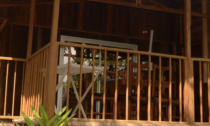 Kribi Chalet De Ski | Chalet 3 Chambres 6 adultes Acacia 50 M² coté forêt Accès Piscine Plage Wifi