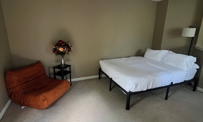Lake Arbor Copropriété | 3-bedroom condo in charming Bowie with AC