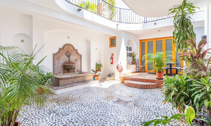Lazaro Cardenas Copropriété | 3-bedroom condo in brilliant Puerto Vallarta with WiFi, AC