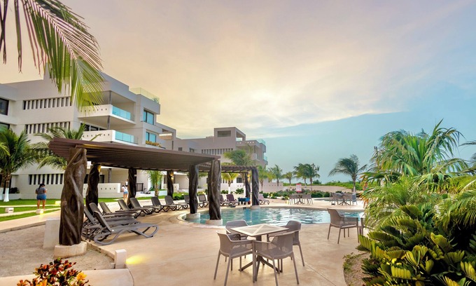 Telchac Puerto Copropriété | 3-bedroom condo on the beach with resort-style amenities & stunning views!