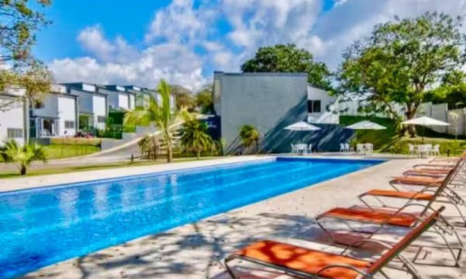 Guacima Copropriété | 3 bedroom condo up to 6 people Pool Gym near San Jose. Alajuela near SJO Airport