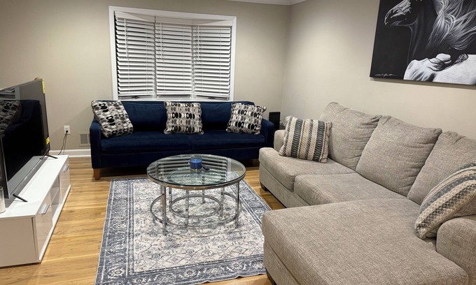 Long Island Maison | 3-bedroom cozy home in wonderful Selden , Great location close to all.