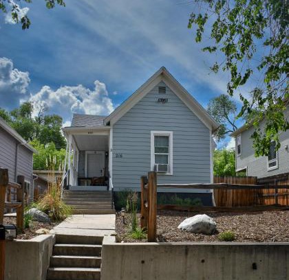 Colorado Springs Maison | 3 bedroom *Downtown* with Firepit