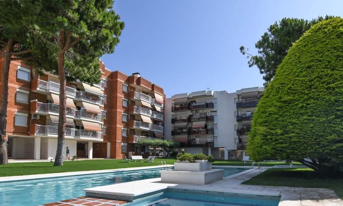 El Roc de Sant Gaieta Appartement | 3 bedroom flat, with communal pool and 5 minutes from the beach.