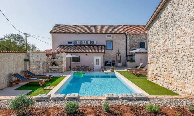 Cokuni Maison | Magnifique maison de 3 chambres à Duga.