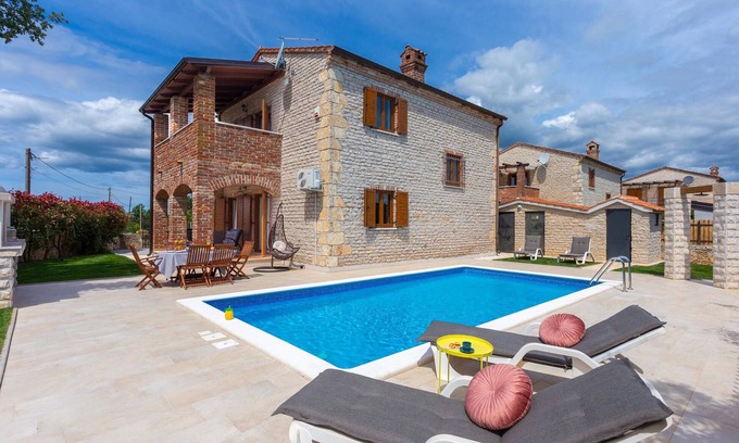 Cabrunici Maison | Magnifique maison de 3 chambres à.