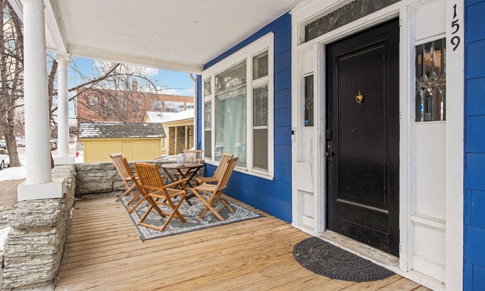 West Seventh Maison | 3-bedroom historic home walking distance Downtown & Xcel center 12 min to MSP