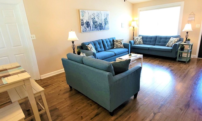 Athens Maison | 3 Bedroom Home 1 Mile From I-65, restaurants, shopping, fenced backyard