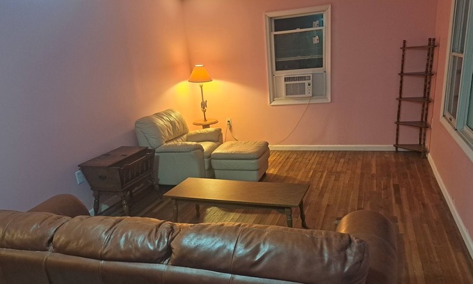 Lewes Maison | 3 Bedroom Home Located 5-10 mins From Many Beaches and Outlet Shopping Centers