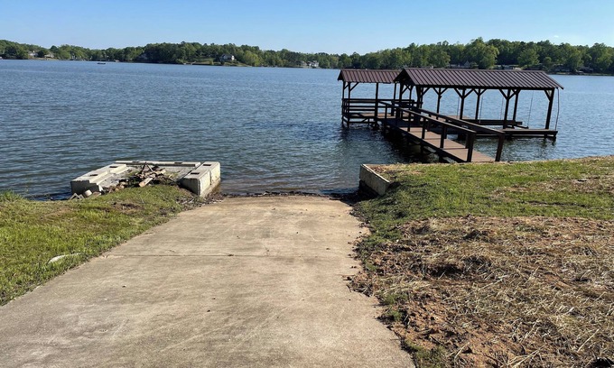 Waterloo Maison | 3-bedroom home on beautiful Lake Greenwood, close to Old Eight Golf Course.