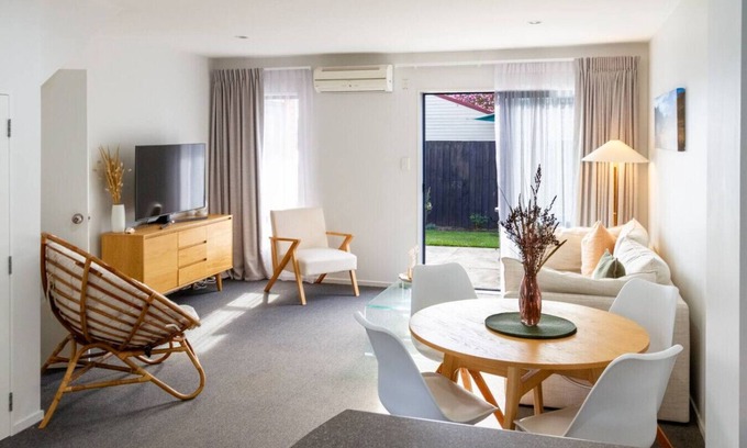 Sydenham Appartement | 3 Bedroom Home With Garage & Extra Car Park