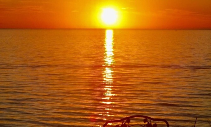 Lake Erie Beach Maison | 3 bedroom home within walking distance to shared private beach
