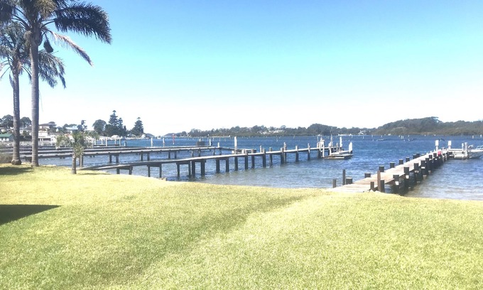 Greenwell Point Maison | 3 Bedroom house, right on the river, own private jetty