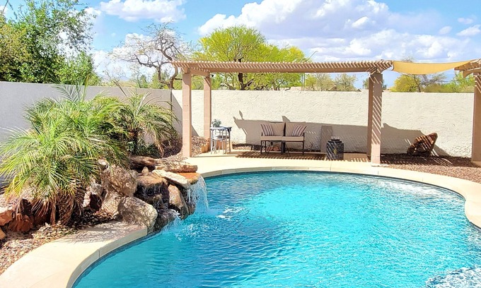 Canyon Trails Maison | 3-bedroom house backyard oasis Pool, dogs ok, free WiFi in Goodyear