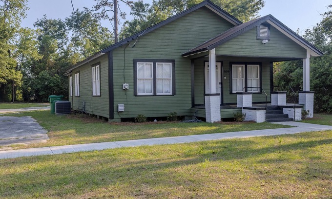 Valdosta Maison | 3-bedroom house in beautiful Valdosta with WiFi, AC. Enjoy your stay