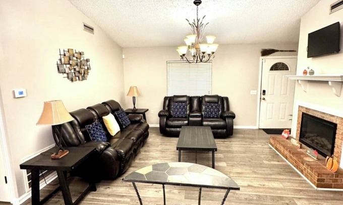 Fitzgerald Maison | 3-bedroom house in charming Fitzgerald with WiFi, AC. Enjoy your stay.
