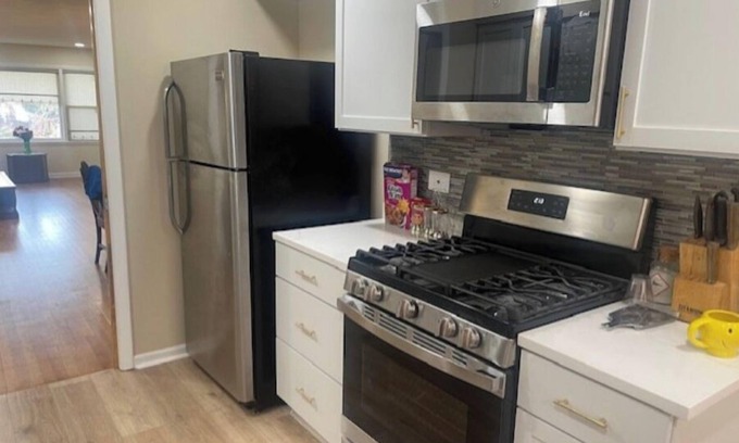 Calumet Heights Appartement | 3-bedroom house in cool Chicago with WiFi, AC
