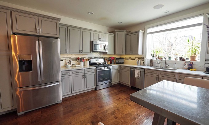 Bloomfield Maison | 3-bedroom house in Friendship: walk to WestPenn and UPMC, Garage Parking/AC