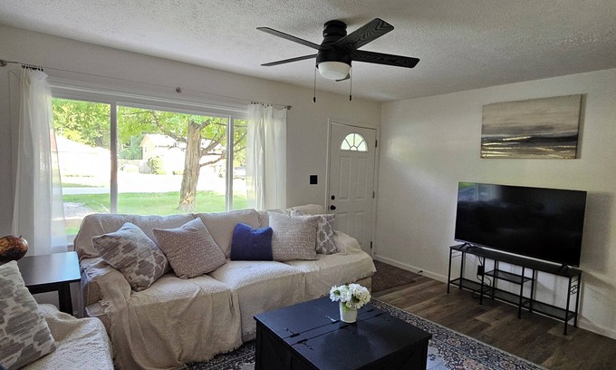 Mentor Headlands Maison | 3-bedroom house in gorgeous Mentor with AC