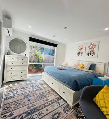 Hampton Park Maison | 3 bedroom House in Hampton Park