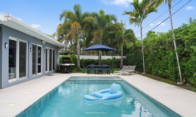 South Corals Maison | 3-bedroom house in tranquil Oakland Park with heated pool