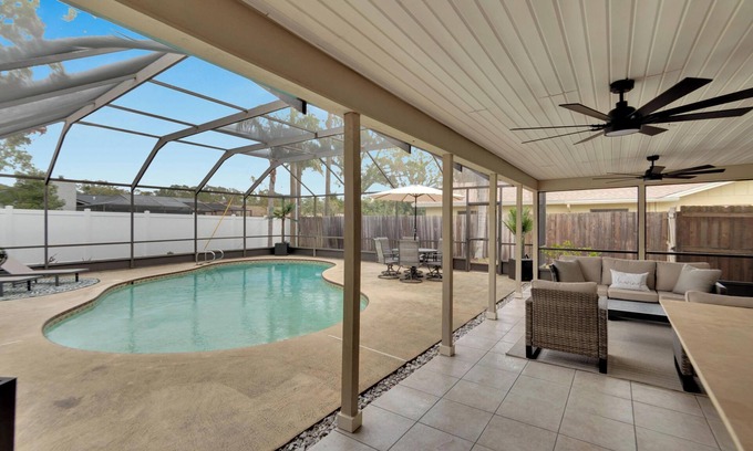 Seminole Maison | 3-bedroom house near Indian Rocks Beach with Pool!