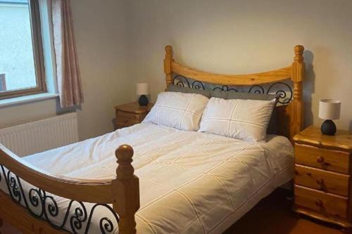Dromahair Maison | 3 Bedroom House-Sleeps 5-Garden-Parking-Dromahaire
