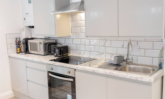Garden Suburb Maison | 3 Bedroom house w/garden and free parking - Hampstead NW11