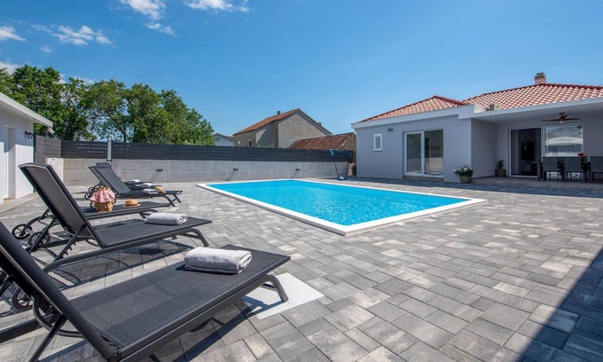 Sveti Filip i Jakov Maison | Belle maison de 3 chambres à Gornje.