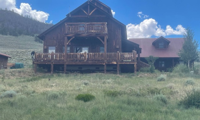 Gunnison Maison | 3 bedroom luxury cabin near Gunnison with amazing views and solitude.