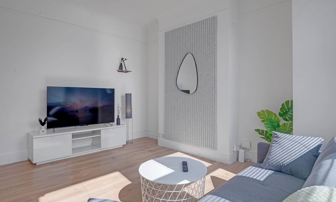 Northumberland Park Maison | 3 Bedroom Luxury House near Subway, Tottenham Stadium with Garden and Parking