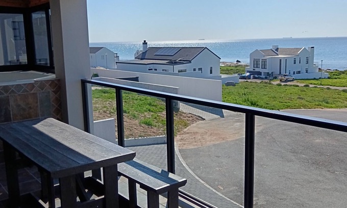 St. Helena Bay Maison | 3-bedroom luxury house in serene St Helena Bay with AC, jacuzzi and much more