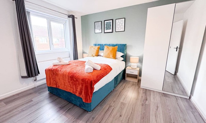 Cheetham Hill Maison | 3 Bedroom Modern House | Fast WiFi | Free Parking