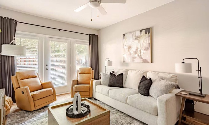 Downtown Oklahoma City Appartement | 3-bedroom Modern apartment in downtown Bricktown with 24/7 gym and pool