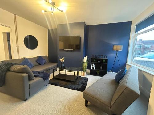 Hull Maison | 3 Bedroom Perfect Guest Home Sleeps 7 with parking, HU3