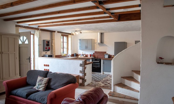 Cersay Maison | 3 bedroom pet friendly traditional stone house