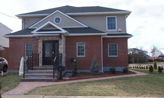 North New Hyde Park Maison | 3 Bedroom Renovated Model House
