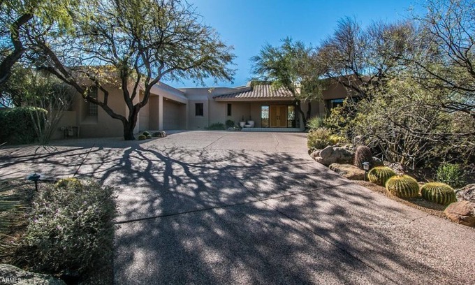 Desert Mountain Appartement | 3 Bedroom Single family 25041 by Houzlet