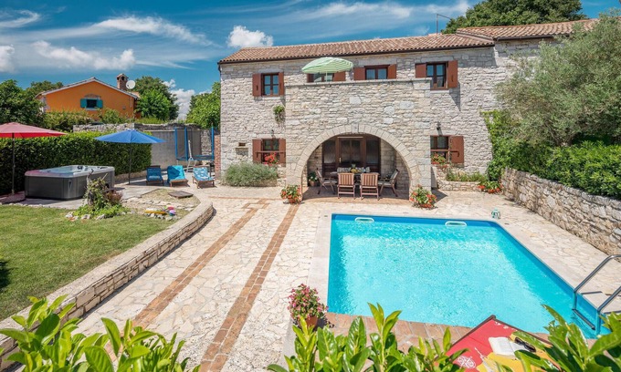 Marasi Maison | Superbe maison de 3 chambres à Vrsar