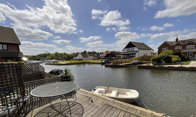 Hoveton Cottage | 3 chambres Swan Cottage à Wroxham, Norfolk, Norfolk Broads, Angleterre