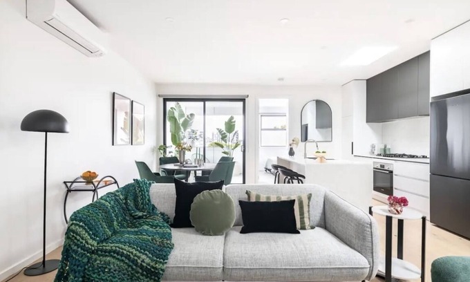 Brunswick West Maison | 3 Bedroom Townhouse- Free parking