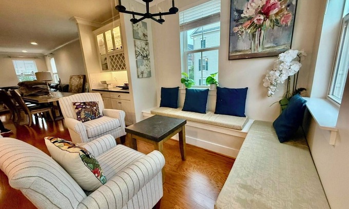 Clarksburg Maison | 3-bedroom townhome in charming Clarksburg in calm neighborhood.45 mn to DC