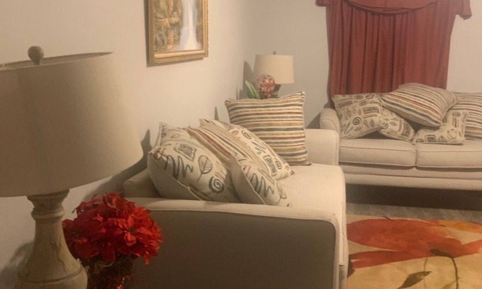Park Forest - LA North Maison | 3 Bedroom Within 10 Miles of 4 Major Hospitals