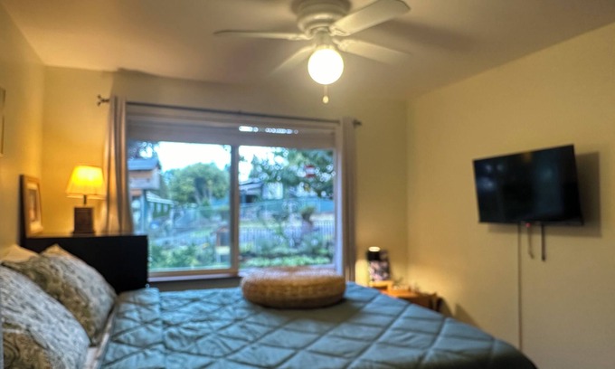 Des Moines Maison | 3-Bedrooms-5PAX-Helen’s Garden House🏡Minutes from airport@Des Moines~Seattle,WA.