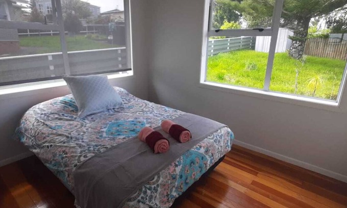 Pakuranga Maison | 3 Bedrooms house + Professional Gym access - close to Shopping Centre and Bus